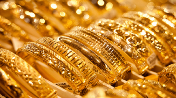 انخفاض أسعار الذهب في السوق المحلي لأدنى مستوى في 30 شهرا