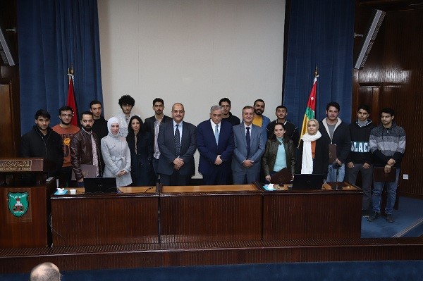 رئيس الجامعة الأردنية يكرم الطلبة المبدعين في المسابقة الوطنية الأردنية للبرمجة