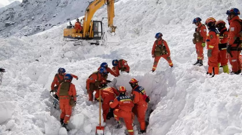 مأساة تحت الثلوج.. مقتل 28 بانهيار جليدي في التبت
