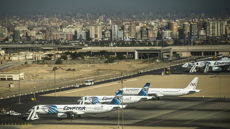 مصر.. القبض على رجل حاول تهريب أسلحة عبر مطار القاهرة