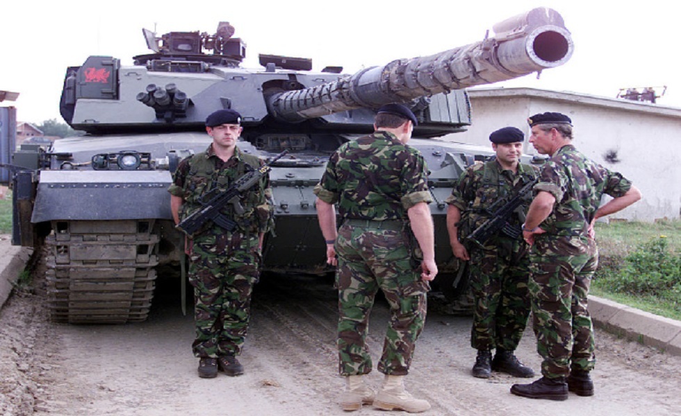بريطانيا: بدأنا تدريب جنود أوكرانيين على دبابات "تشالنجر 2" فوق أراضينا