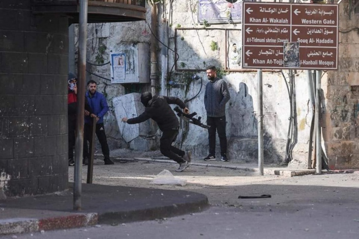 إصابتان إحداها خطيرة برصاص الاحتلال في مخيم بلاطة