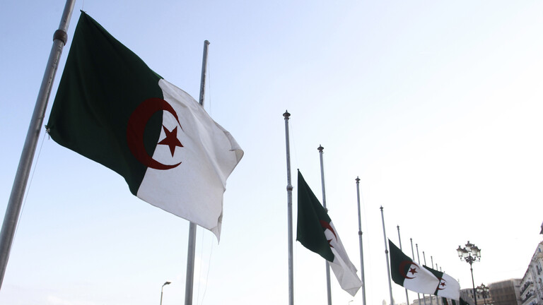 السلطات الجزائرية تصدر قرارا بمنع بث الأغاني "المبتذلة" والرخيصة