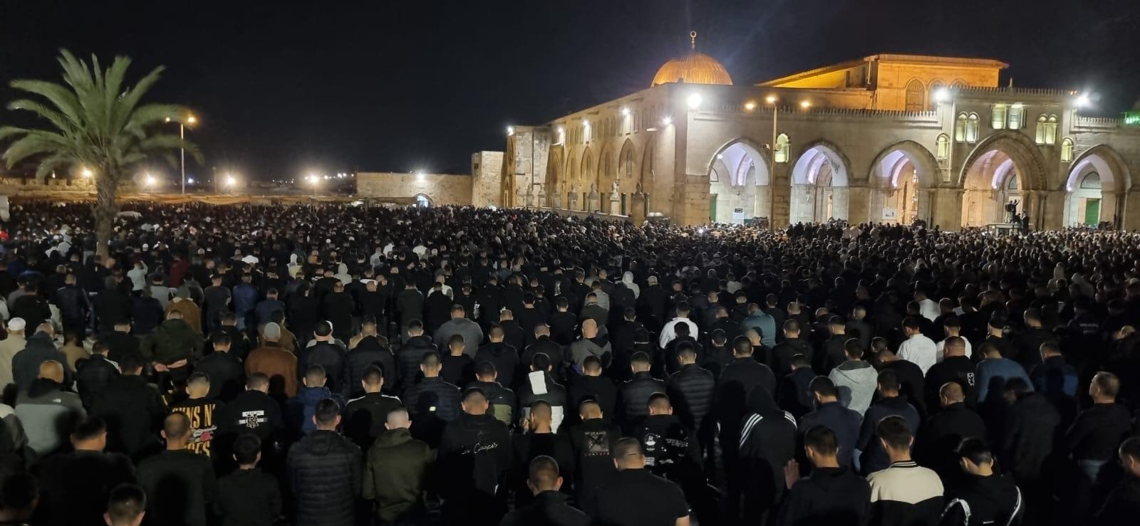 150 ألف مصل يؤدون العشاء والتراويح في المسجد الأقصى المبارك بالقدس المحتلة