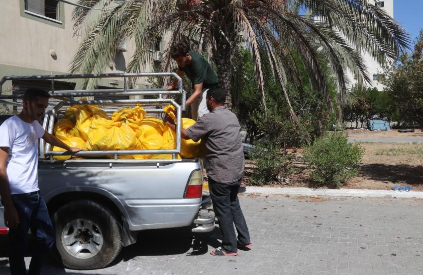 المستشفى الميداني الأردني يوزع مساعدات غذائية على أهالي شمال غزة