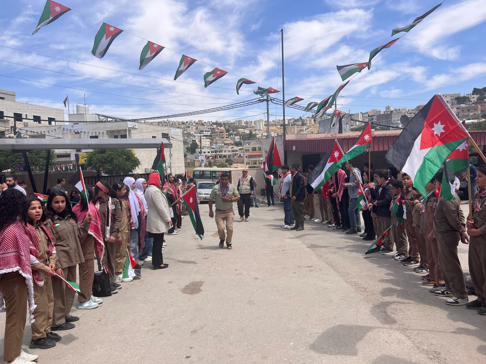 جرش تحتفل بيوم العلم.. تأكيد على الوحدة والولاء في احتفال مهيب للتربية
