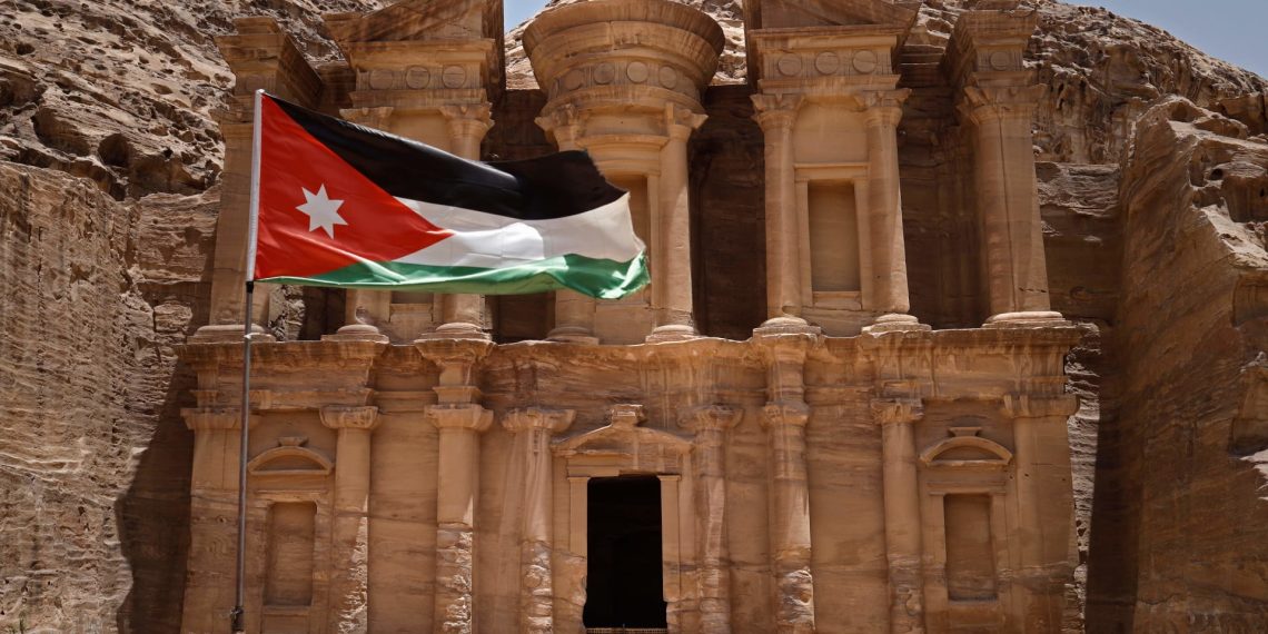 عودة الحركة السياحية إلى طبيعتها في البترا بعد توقفها بسبب السيول