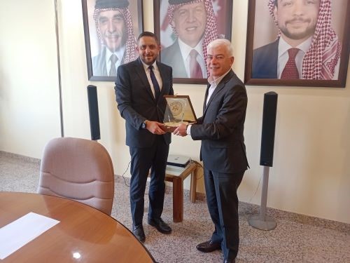 الأوراق المالية ومركز الملك عبدالله يبحثان تفعيل مذكرة التفاهم