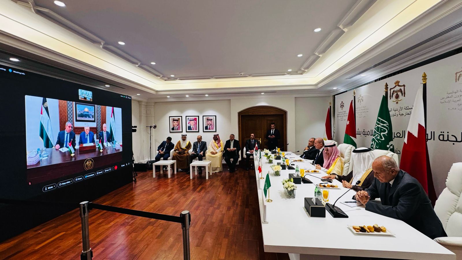 "الوزارية العربية" تعقد اجتماعًا مع الرئيس عباس بالاتصال المرئي