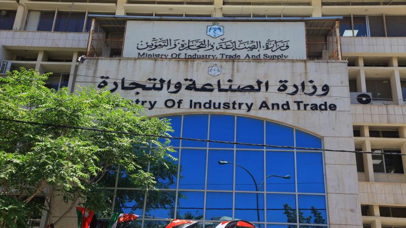 الحكومة تسمح باستيراد سلع من سوريا.. أجهزة كهربائية ومواد غذائية