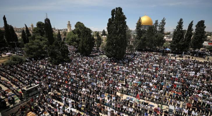 45  ألفًا يؤدون صلاة الجمعة في المسجد الأقصى
