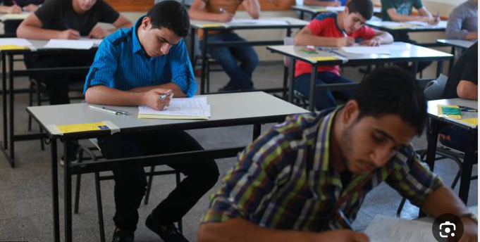 مادبا .. أجواء فرح في اختتام طلبة التوجيهي يومهم الأخير من الامتحانات