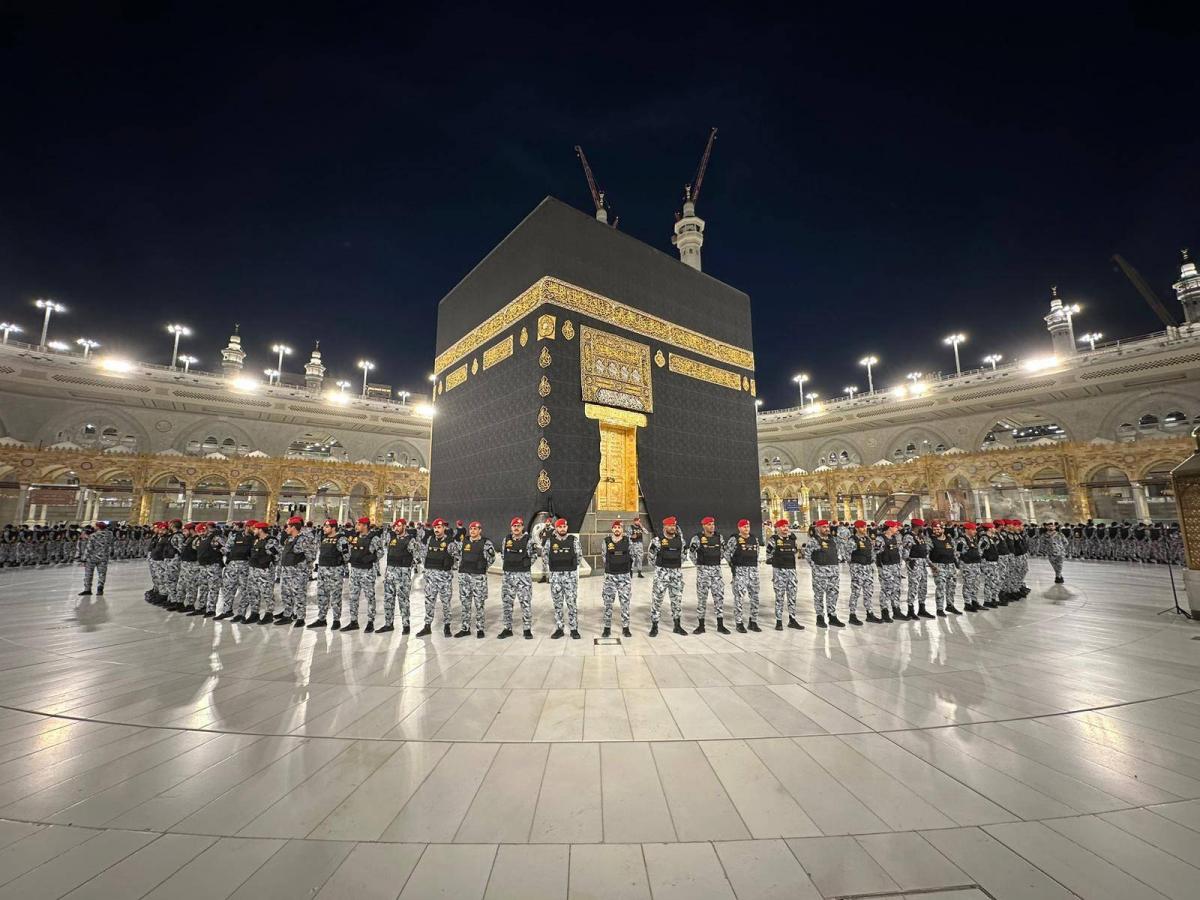 بدء مراسم غسل الكعبة المشرفة
