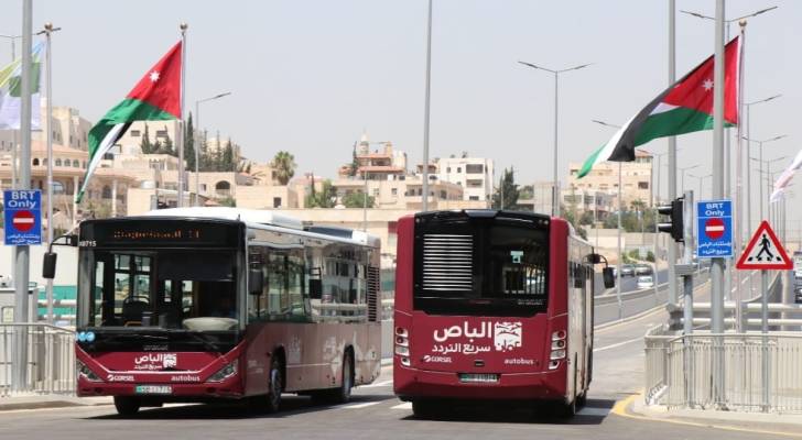 5 إصابات في تصادم مركبة مع الباص السريع على شارع الجامعة