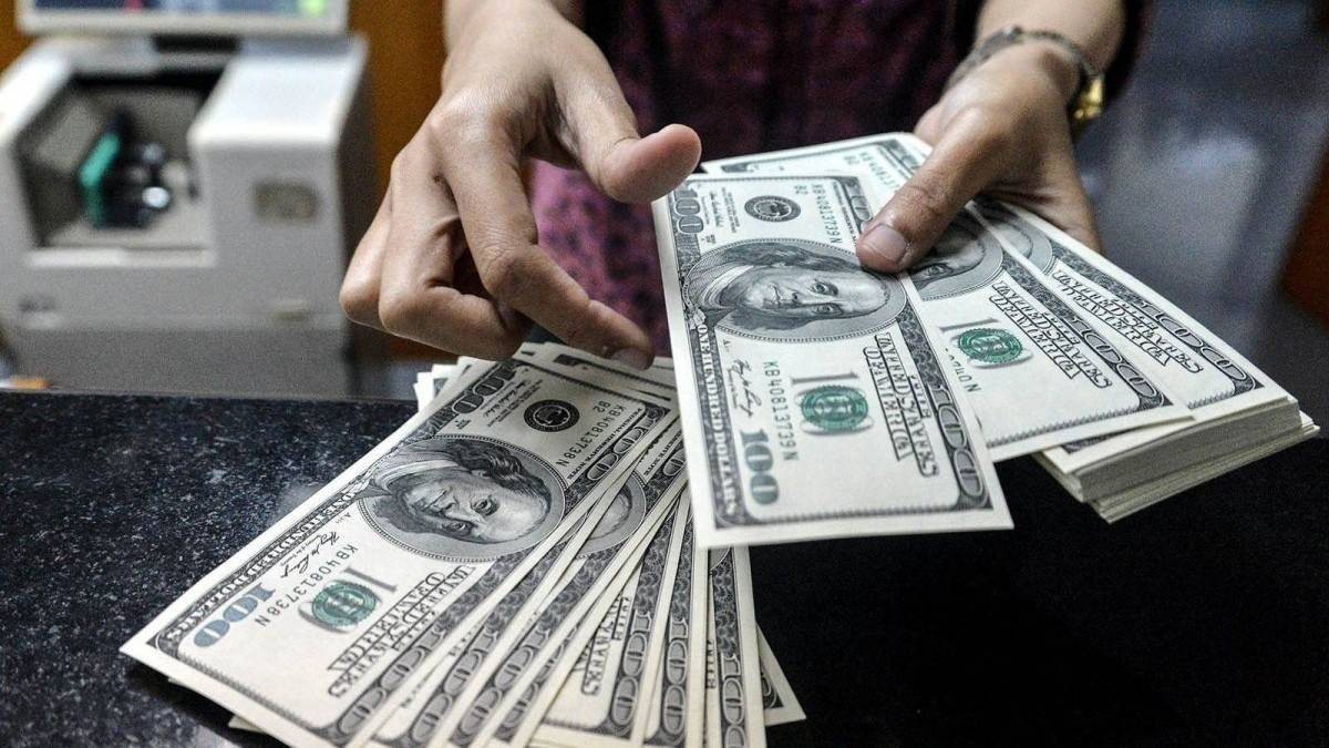 الدولار يهبط أمام الين بعد إعلان ترامب عن اتفاق تجاري مع اليابان