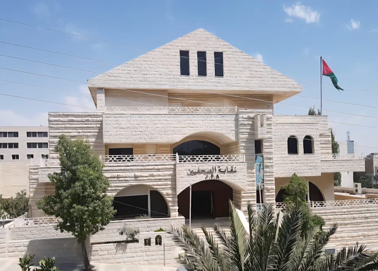 نقابة الصحفيين تحيل 33 من منتحلي صفة صحفي وإعلامي للنائب العام