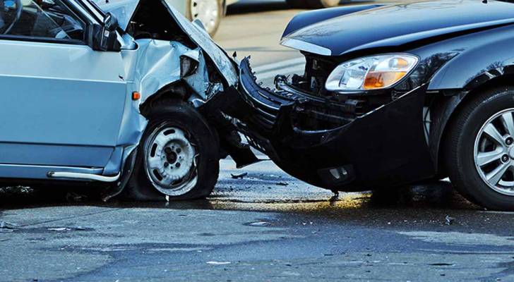  حادث بين 6 مركبات يعطل حركة المرور على طريق المطار