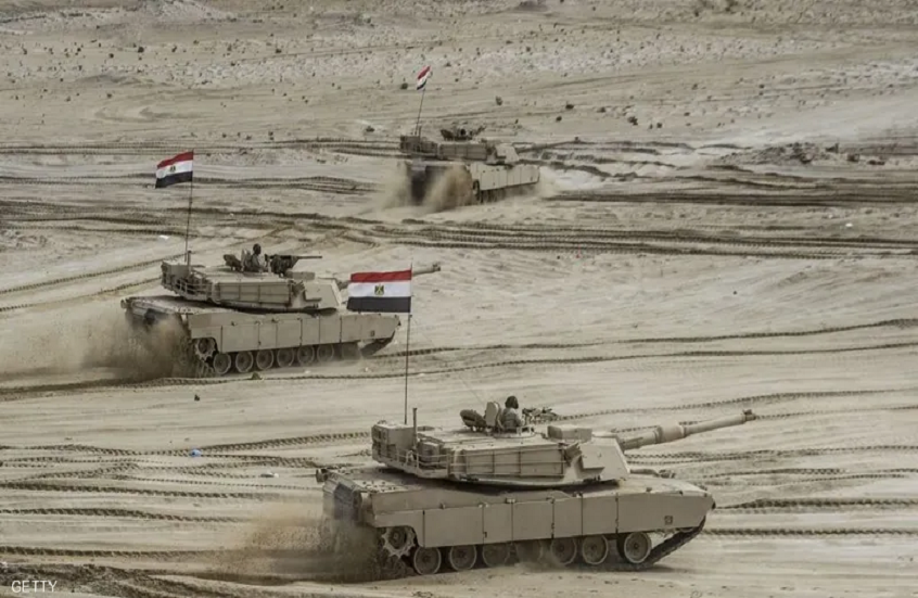 مصر تدفع بآلاف الجنود إلى سيناء وتعزز قواتها العسكرية
