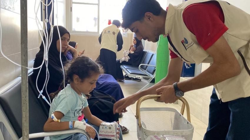 "الخيرية الهاشمية" توزّع وجبات ساخنة في شمال قطاع غزة