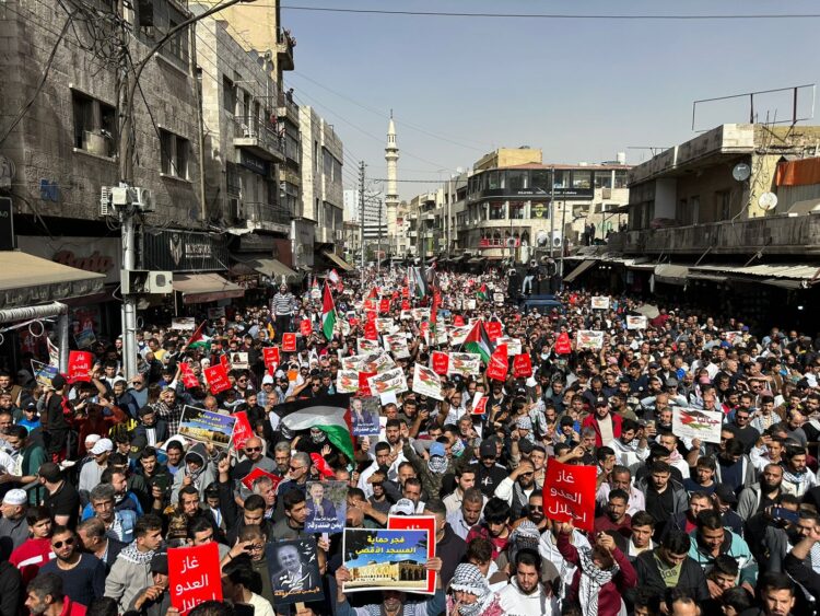 مسيرة في عمّان دعما لغزة ولبنان