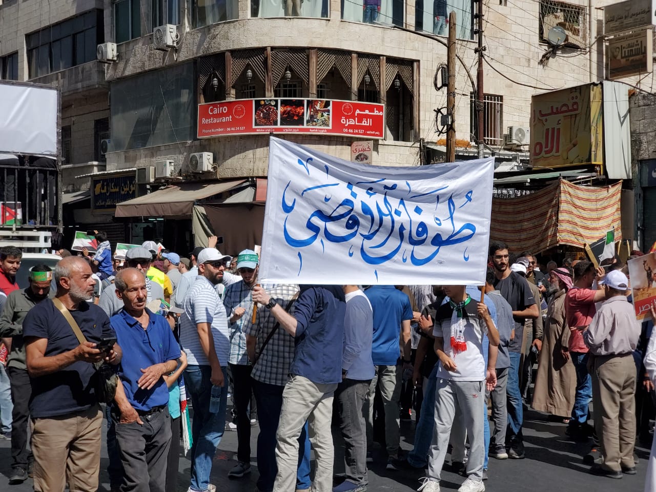 آلاف الاردنيين في وسط البلد: من عمّان تحيّة.. للضفة الغربية