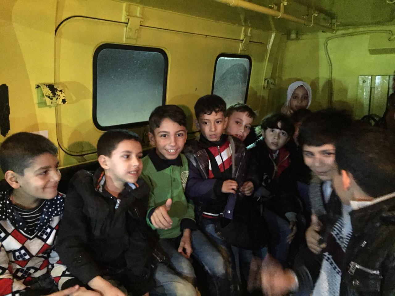 إنقاذ 80 طفلا سوريا علقوا بمنطقة طينية في سد الوحدة باربد 