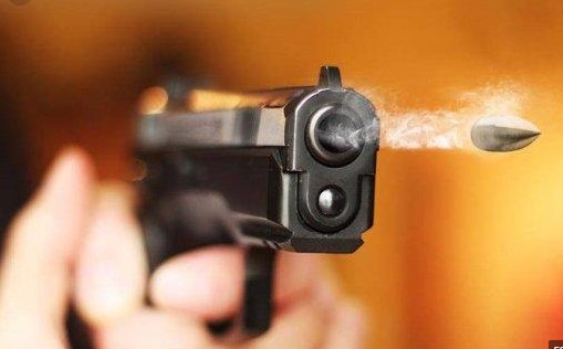 وفاة ثلاثيني بطلق ناري من سلاحه في منطقة دوقرا بالزرقاء