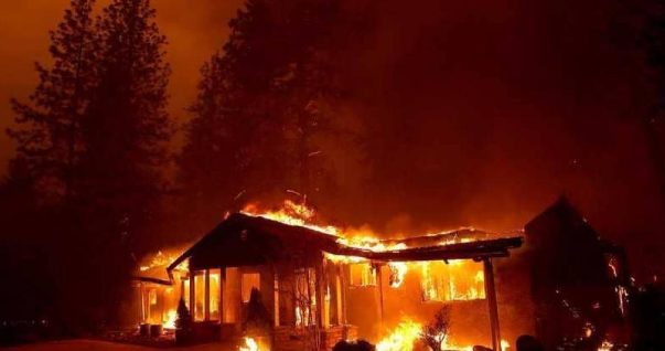 لماذا تجذب كاليفورنيا الحرائق كل عام؟