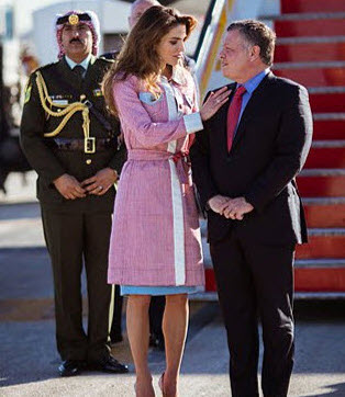 الملك والملكة يغادران إلى مصر