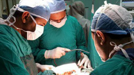 إجراء عملية قسطرة شريانية ناجحة تُعد الأولى بمستشفيات وزارة الصحة 