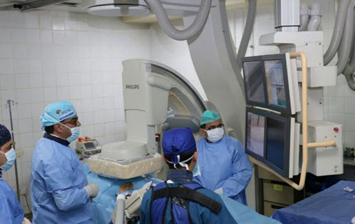 إجراء عملية "الناسور الكهفي السباتي الدماغي" في مدينة الحسين الطبية