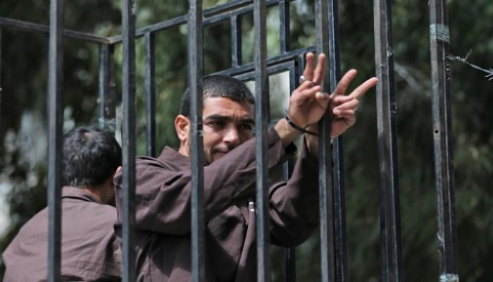 إصابة 11 أسيرا فلسطينيا بكورونا في سجون الاحتلال