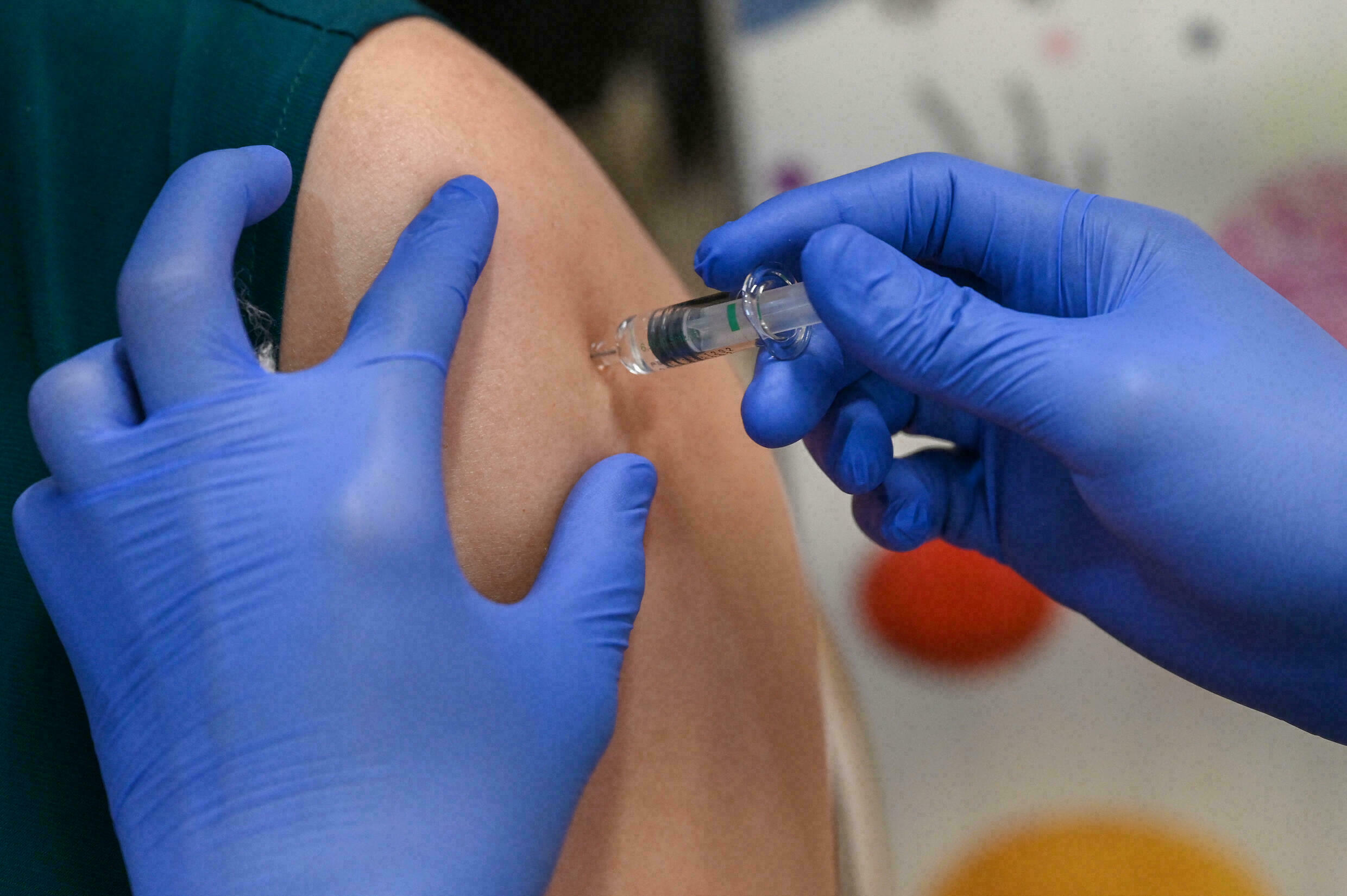  الصحة العالمية: اللقاحات وحدها لن تقضي على وباء فيروس