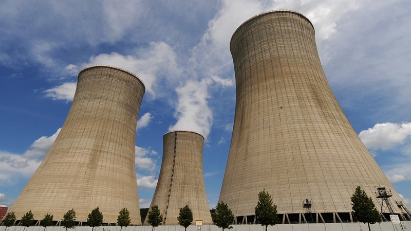 أزمة المفاعل النووي.. زيلنيسكي يطالب بإيقاف "الرعب"
