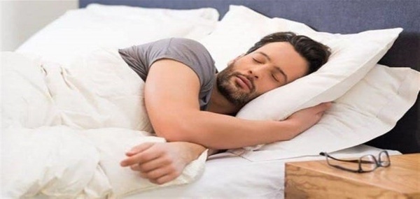 دراسة حديثة: قلة النوم تسبب انخفاض الكرم