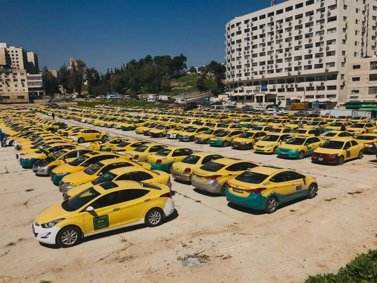 "التكسي الأصفر" يطالب بالسماح باستخدام السيارات الكهربائية – تقرير تلفزيوني