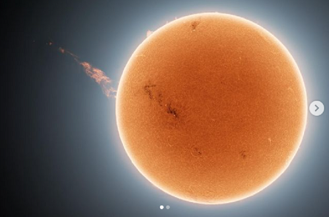 رصد عمود بلازما طوله يزيد عن 1.5 مليون كم ينطلق من الشمس في صورة مذهلة