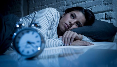 ما هي الأسباب التي تجعلك تشعر بالتعب بعد الاستيقاظ من النوم؟