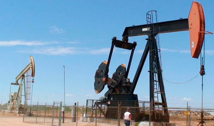 أسعار النفط تتراجع مع انحسار مخاوف الإمدادات