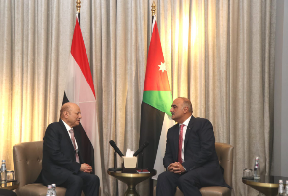  رئيس الوزراء يبحث جهود التوصل لحل سياسي باليمن