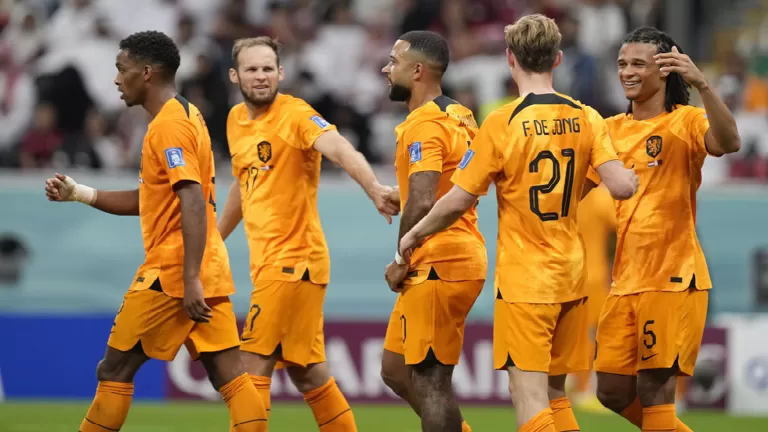 هولندا تهزم قطر وتحجز مقعدها في ثمن نهائي مونديال 2022