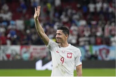 ليفاندوفسكي يعلق على خروج منتخب بولندا من مونديال قطر