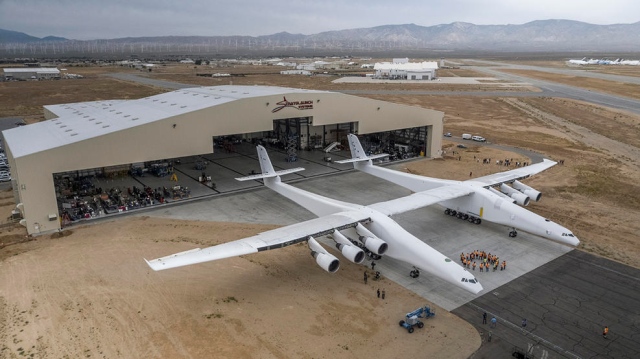 أكبر طائرة على الإطلاق تحطم رقما قياسيا في اختبار طيران