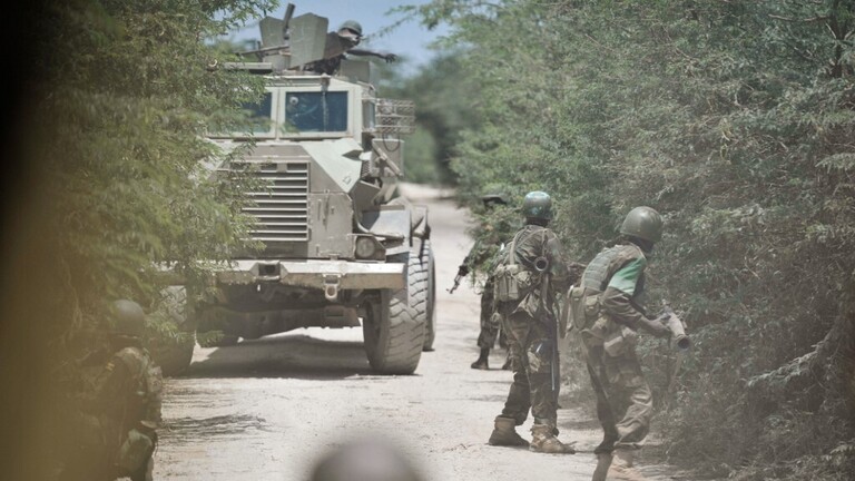 الصومال.. مقتل عدد من الجنود في هجوم لحركة الشباب على معسكر للجيش