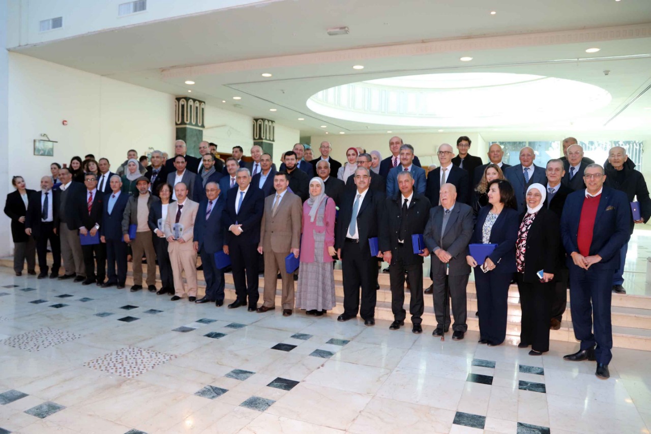 "الأردنية" تكرم 56 مخترعًا من أعضاء الهيئة التدريسية والباحثين والإداريين والطلبة