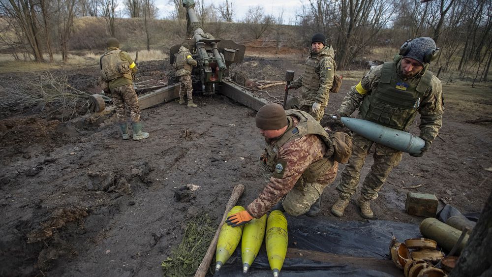 بولندا تعلن عزمها تزويد أوكرانيا بـ74 دبابة وروسيا تقول إن مفتاح السلام بيد بايدن