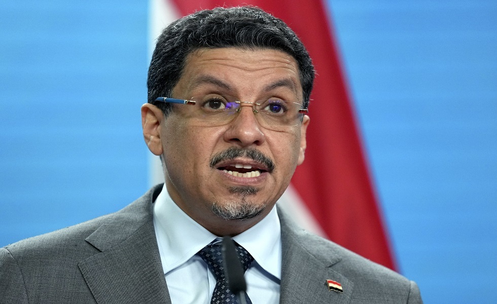 وزير خارجية اليمن يتهم الحوثيين بالاستقواء بإيران للتهرب من التزامات السلام