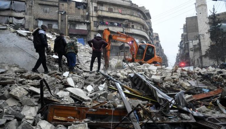 ارتفاع ضحايا الزلزال في تركيا وسوريا إلى 7826