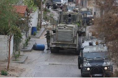 إصابة 6 فلسطينيين خلال اقتحام الاحتلال مخيم عقبة جبر في أريحا
