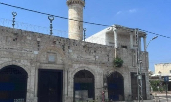 الاحتلال يخطر بهدم مسجد جنوب الخليل